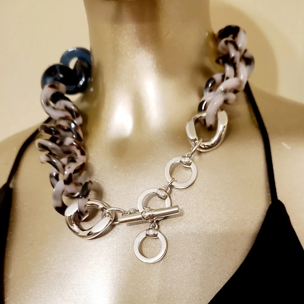 VINTAGE HUGE HENRI BENDEL BLUE LUCITE CHUNKY LINK NECKLACE - Picture 12 of 13